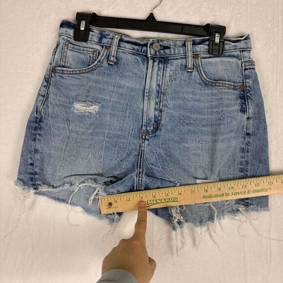 Silver Jeans High Rise Raw Hem Distress Detail Desirable Jean Shorts Size 29 - Picture 6 of 13